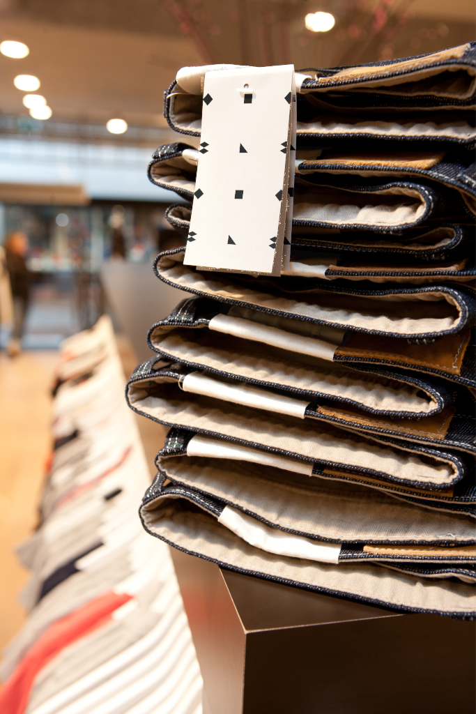 Tag 0712 — Clothing mockup surface