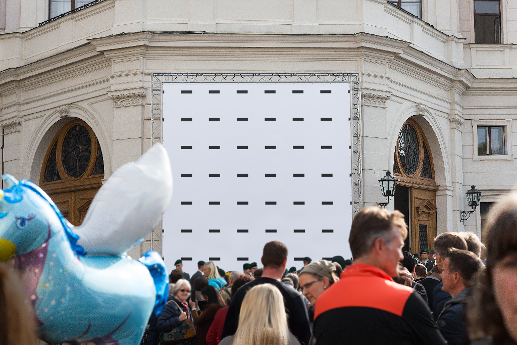 Banner 2532 — On building mockup surface