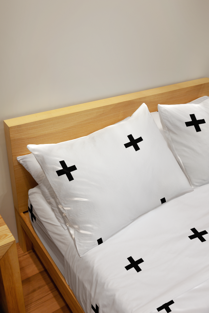 Furniture 1366 — Bed, with pillows mockup surface