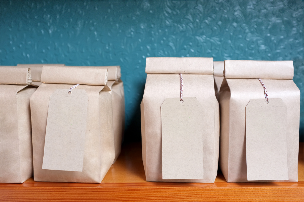 Tag 5135 — Kraft, on bags, multiple mockup surface