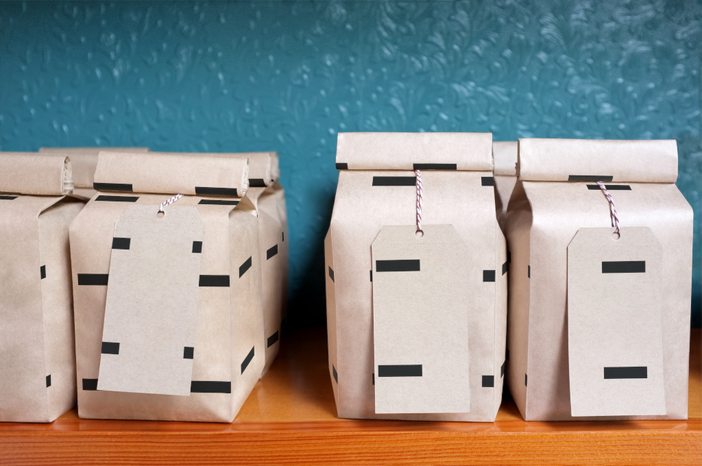 Tag 5135 — Kraft, on bags, multiple mockup surface