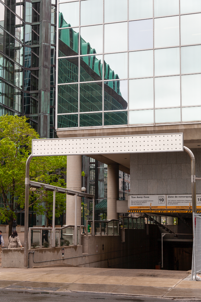 Sign 2579 — Parking entrance mockup surface