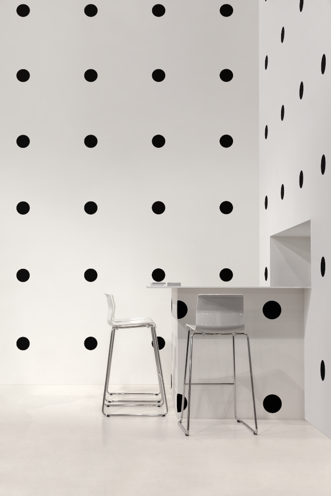 Wall 1672 — With counter mockup surface