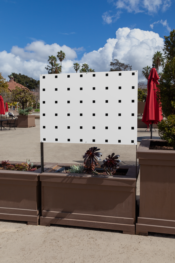 Sign 1825 — Freestanding mockup surface