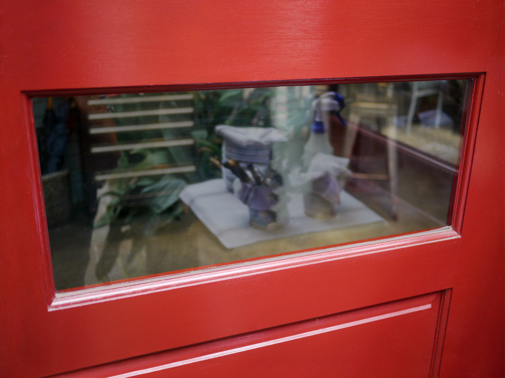 Door 2123 — Glass mockup surface