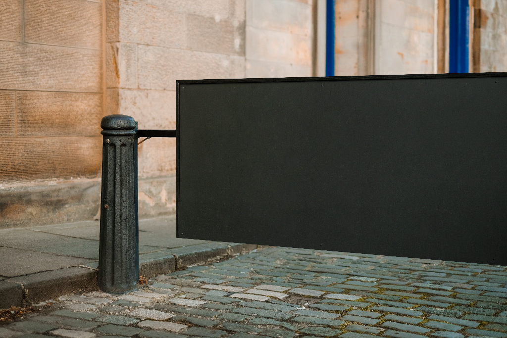 Sign 2070 — Freestanding mockup surface