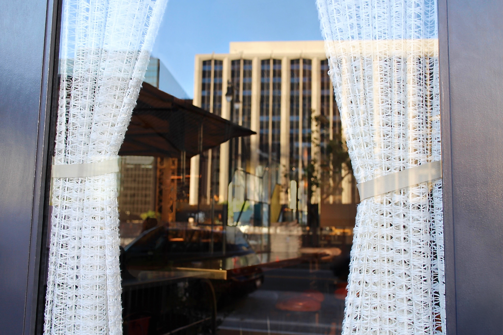 Storefront 5193 — Window glass, detail mockup surface