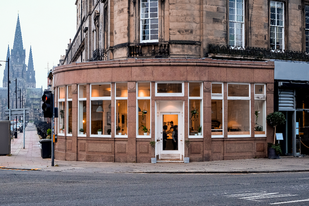 Storefront 2097 — Front, round mockup surface