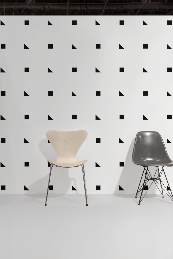 Wall 1410 — With chairs mockup surface