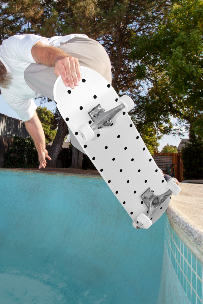 Skateboard 1658 — In pool mockup surface