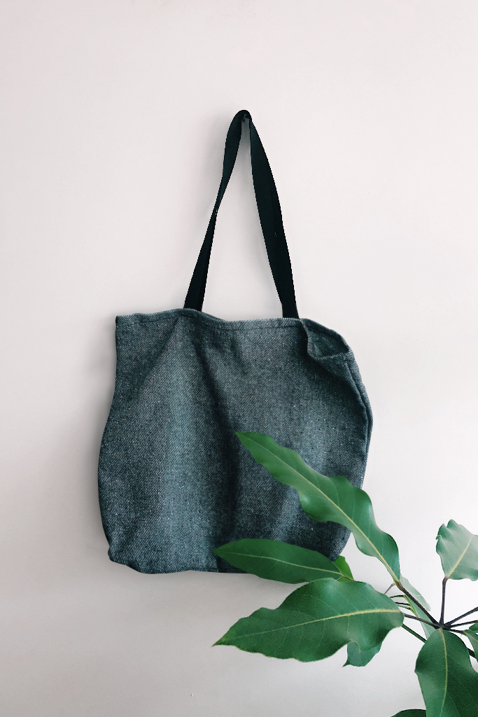 Tote Bag 2671 — Canvas, hanging mockup surface