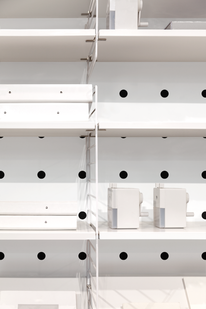 Wall 1462 — With bookshelf mockup surface