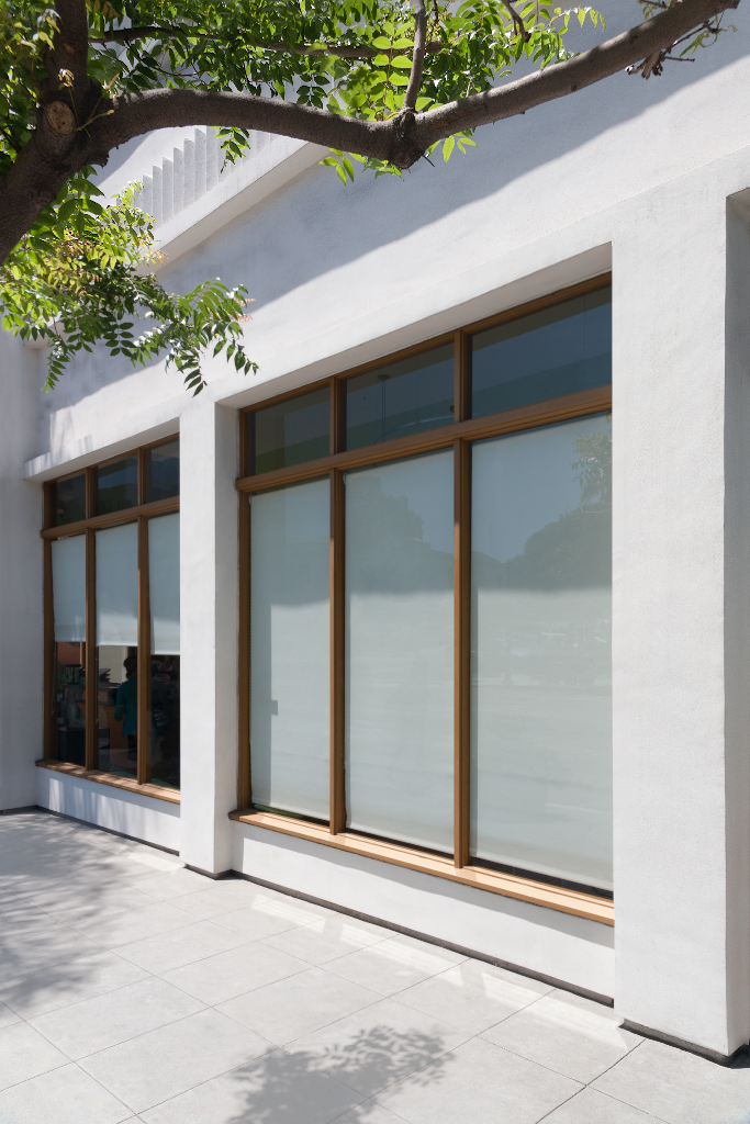 Storefront 2472 — Window glass mockup surface
