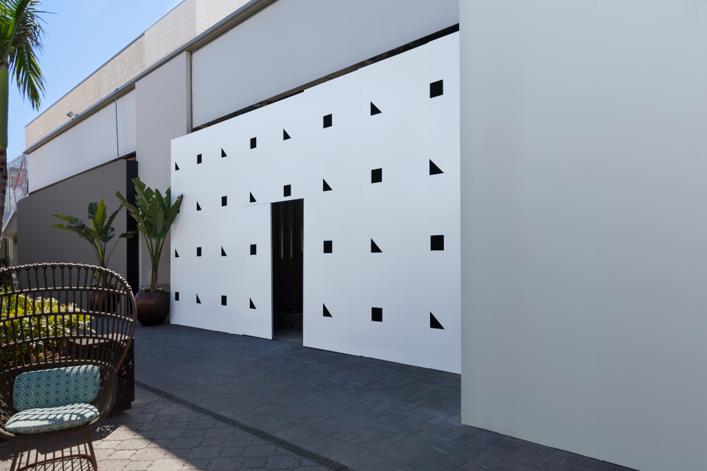 Wall 1769 — Hoarding board, with door mockup surface