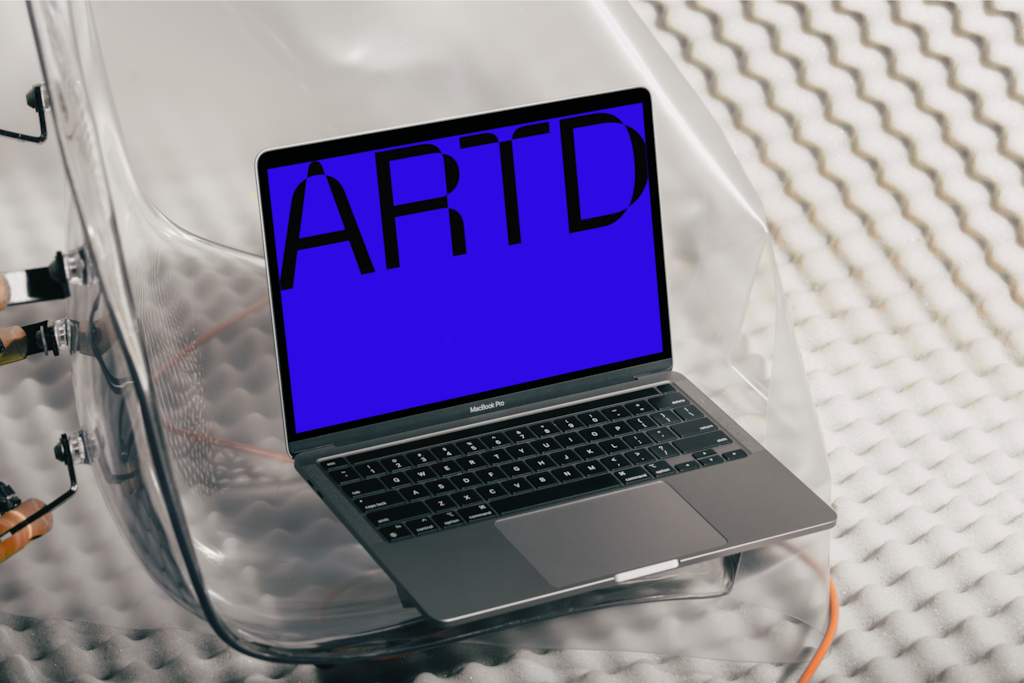 Device C03 026 — 16-inch laptop mockup surface