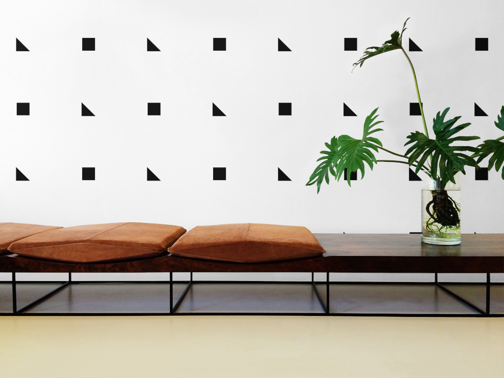 Wall 5171 — With bench, plant mockup surface