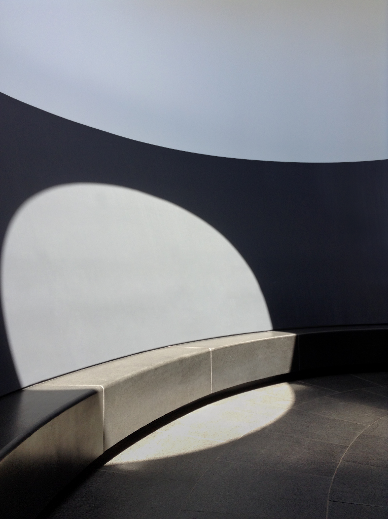 Wall 2260 — Curved, with bench mockup surface