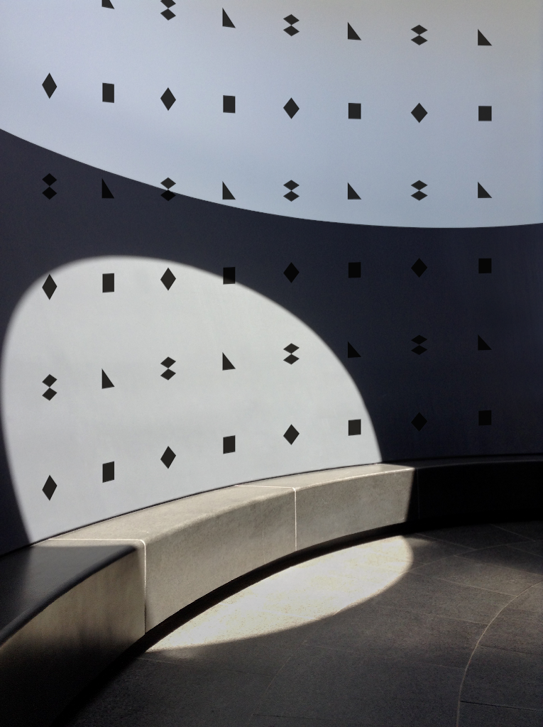 Wall 2260 — Curved, with bench mockup surface