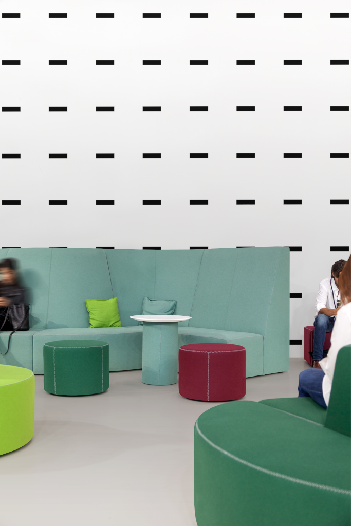 Wall 1463 — With furniture mockup surface