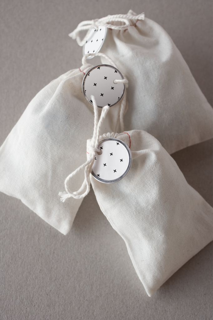 Tag 2464 — Multiple, on canvas bags mockup surface