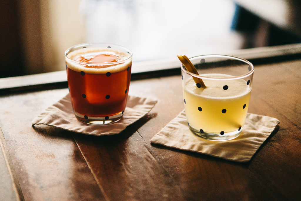 Cup 5124 — Dual, on napkin mockup surface