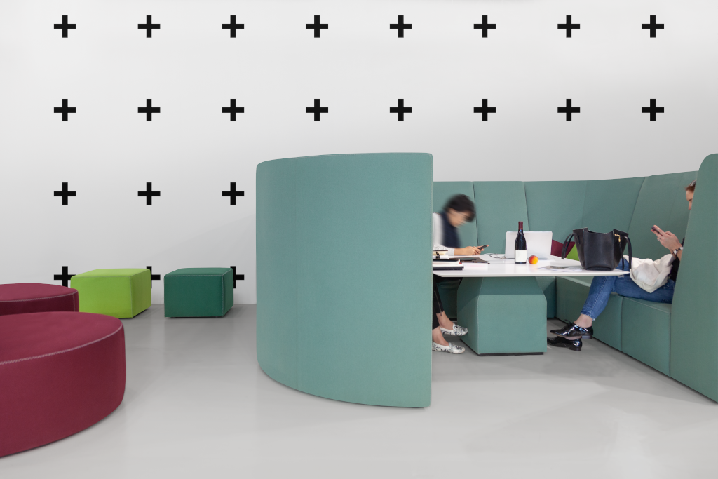 Wall 1450 — With furniture mockup surface